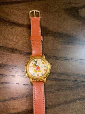 Vintage Lorus Disney Mickey Mouse World Flags Musical Quartz Watch V421-0020